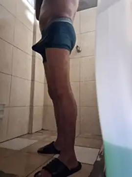 Snapshot of sanz957 chatting on 11/12/25, 03:29 sanz957 online show from 11/12/25, 03:29