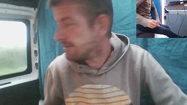 Snapshot of maxtoxic_hot chatting on 10/29/25, 03:03 maxtoxic hot online show from 10/29/25, 03:03