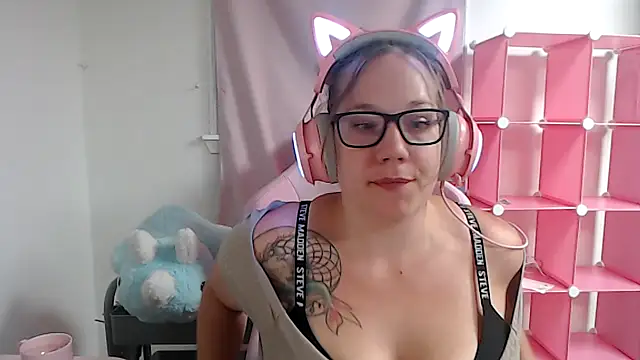 VixxyKitt3n online show from 10/27/25, 05:22