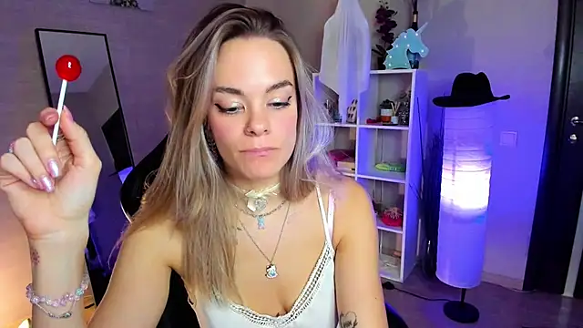 Isabella Lure online show from 11/12/25, 08:37