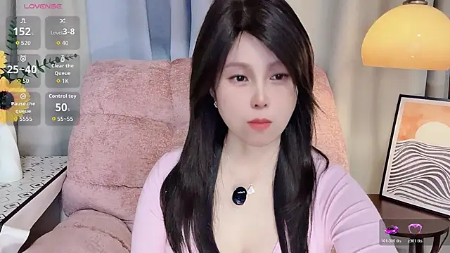 Snapshot of LuckyNana_ chatting on 11/01/25, 01:02 LuckyNana  online show from 11/01/25, 01:02