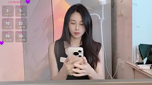 TwTneii online show from 10/28/25, 05:44