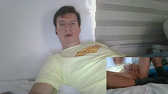 Snapshot of carliesexyman chatting on 10/27/25, 06:01 carliesexyman online show from 10/27/25, 06:01