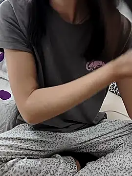 Snapshot of carlina28 chatting on 11/04/25, 09:52 carlina28 online show from 11/04/25, 09:52