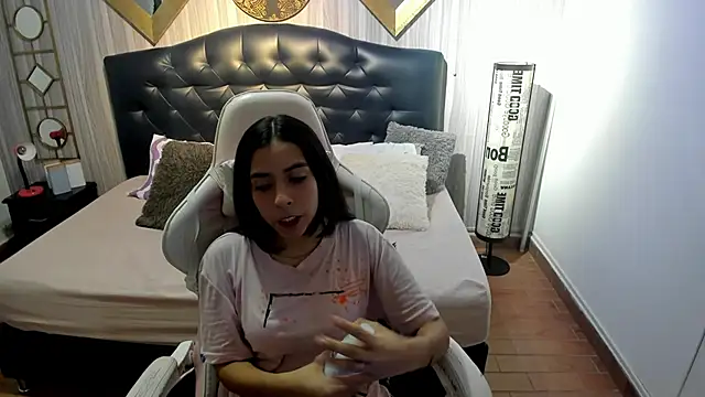 Snapshot of shirley_sweet_ chatting on 11/02/25, 08:22 shirley sweet  online show from 11/02/25, 08:22