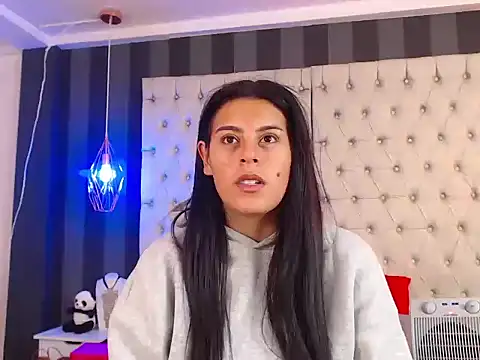 Snapshot of Camile_Petite chatting on 11/01/25, 07:27 Camile Petite online show from 11/01/25, 07:27