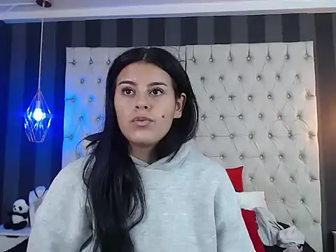 Snapshot of Camile_Petite chatting on 11/03/25, 07:26 Camile Petite online show from 11/03/25, 07:26