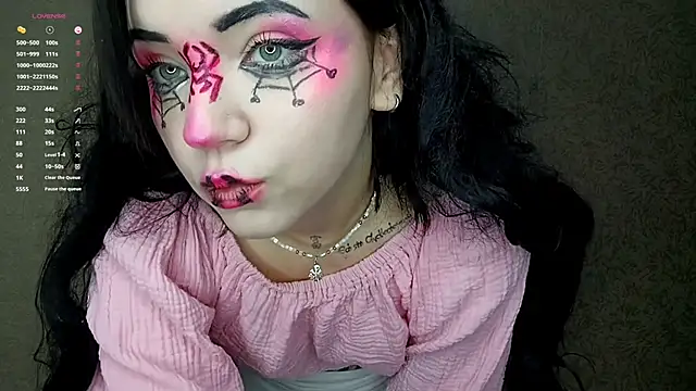 Snapshot of solarsiren chatting on 10/31/25, 05:19 solarsiren online show from 10/31/25, 05:19