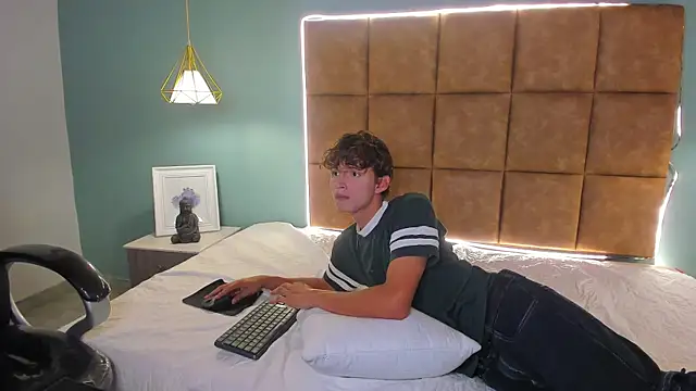 Snapshot of NicolasFerrer18 chatting on 11/09/25, 07:34 NicolasFerrer18 online show from 11/09/25, 07:34