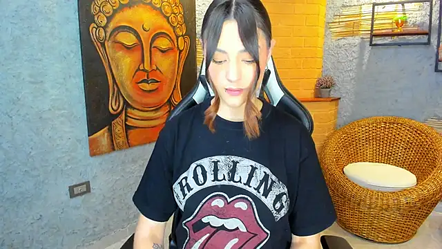 Snapshot of DakotaRussell_ chatting on 10/28/25, 11:03 DakotaRussell  online show from 10/28/25, 11:03