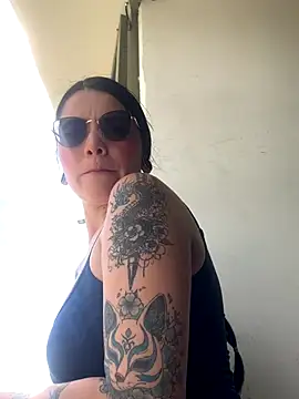 Snapshot of Gaby_parker2 chatting on 10/28/25, 03:04 Gaby parker2 online show from 10/28/25, 03:04