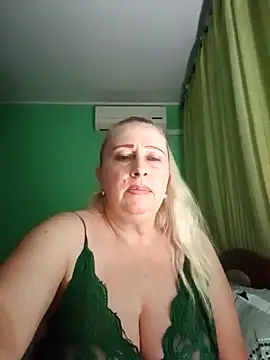 Snapshot of Esenia505 chatting on 10/30/25, 04:19 Esenia505 online show from 10/30/25, 04:19