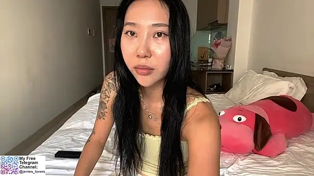 LizParadiz online show from 10/30/25, 06:48