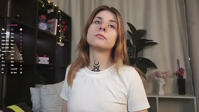 Snapshot of FifiGlow chatting on 11/12/25, 10:26 FifiGlow online show from 11/12/25, 10:26