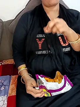 Sizzling Shreya online show from 10/29/25, 04:42