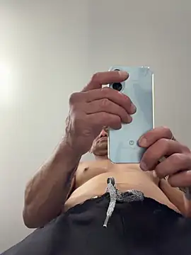 Snapshot of HighonTee chatting on 10/29/25, 08:16 HighonTee online show from 10/29/25, 08:16