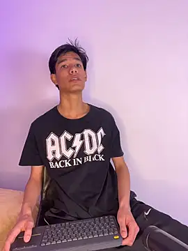 Snapshot of michael_vidal chatting on 10/30/25, 07:25 michael vidal online show from 10/30/25, 07:25