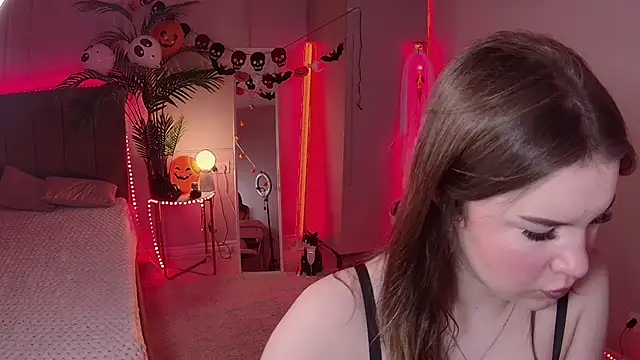 Snapshot of Alice_Bloome chatting on 11/01/25, 05:42 Alice Bloome online show from 11/01/25, 05:42