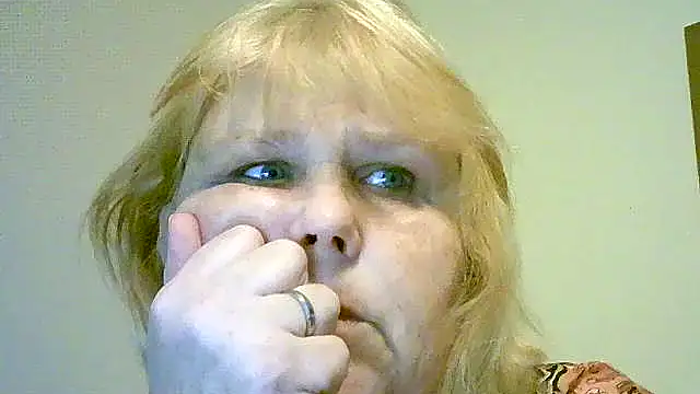 Snapshot of Sylviastar46 chatting on 11/13/25, 05:01 Sylviastar46 online show from 11/13/25, 05:01