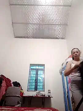 Snapshot of let-go chatting on 11/02/25, 07:33 let-go online show from 11/02/25, 07:33