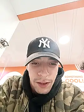 Snapshot of Pistacchio01 chatting on 11/05/25, 11:27 Pistacchio01 online show from 11/05/25, 11:27