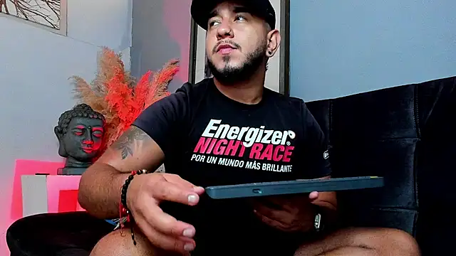 MarcusConnor online show from 11/12/25, 01:55