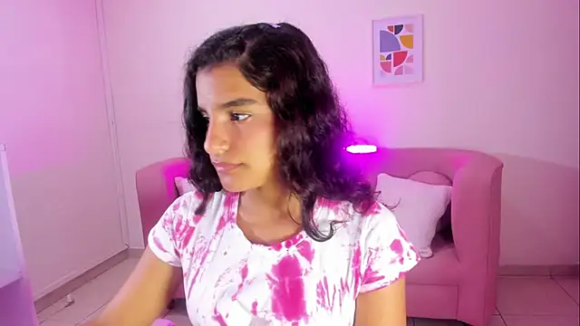 Snapshot of Mia_Greco1 chatting on 11/05/25, 11:54 Mia Greco1 online show from 11/05/25, 11:54