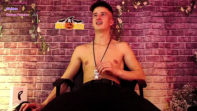 Snapshot of SirReedd chatting on 10/29/25, 05:58 SirReedd online show from 10/29/25, 05:58