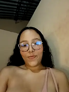 Snapshot of Sweett_Ladie chatting on 11/18/25, 11:15 Sweett Ladie online show from 11/18/25, 11:15