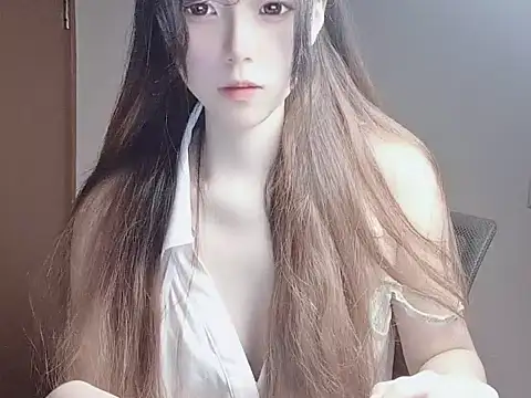 Snapshot of JuliaNoir chatting on 10/31/25, 09:43 JuliaNoir online show from 10/31/25, 09:43