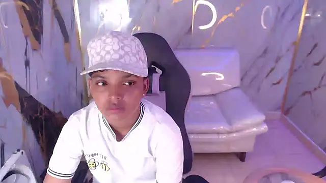 stormi rouse18 online show from 11/01/25, 01:13