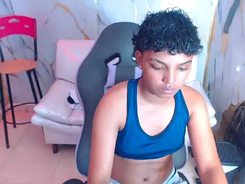 stormi rouse18 online show from 11/03/25, 02:18