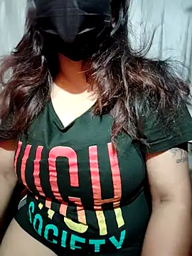 Snapshot of BlingblingT chatting on 11/06/25, 05:25 BlingblingT online show from 11/06/25, 05:25