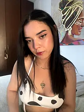 Snapshot of _eileen chatting on 10/31/25, 10:11  eileen online show from 10/31/25, 10:11