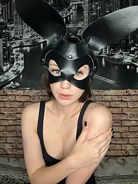 Snapshot of bunnyria1 chatting on 11/06/25, 02:18 bunnyria1 online show from 11/06/25, 02:18