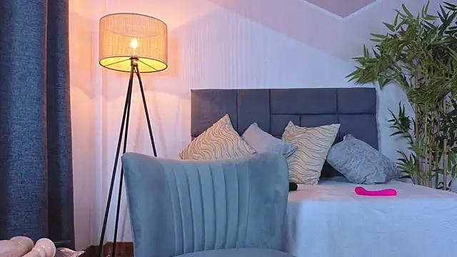 kinkyzoe20 online show from 11/03/25, 07:48