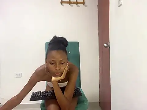 Snapshot of Perla_sofia_xxx chatting on 10/31/25, 01:12 Perla sofia xxx online show from 10/31/25, 01:12