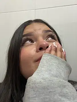 Snapshot of Camila_Duarte_ chatting on 11/05/25, 02:33 Camila Duarte online show from 11/05/25, 02:33