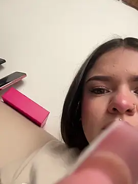 Snapshot of Camila_Duarte_ chatting on 11/08/25, 01:33 Camila Duarte online show from 11/08/25, 01:33