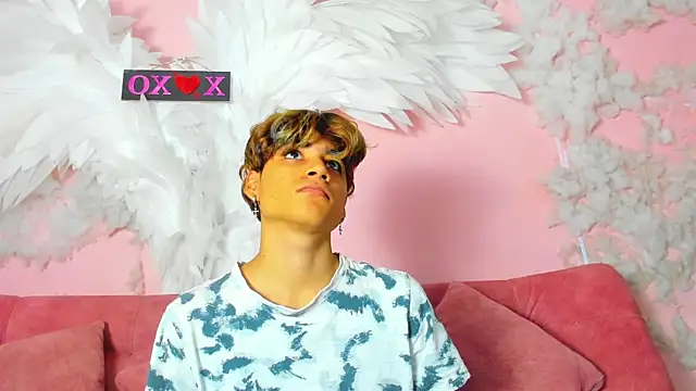 Leo Glow online show from 11/29/25, 12:52