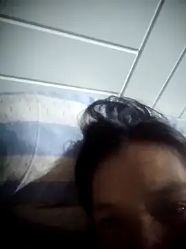 Snapshot of _simplecristy_ chatting on 10/31/25, 07:04  simplecristy  online show from 10/31/25, 07:04