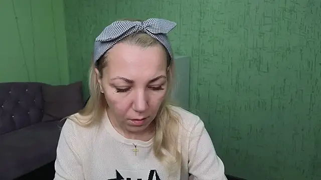 Snapshot of Jade_Journey chatting on 11/05/25, 06:02 Jade Journey online show from 11/05/25, 06:02