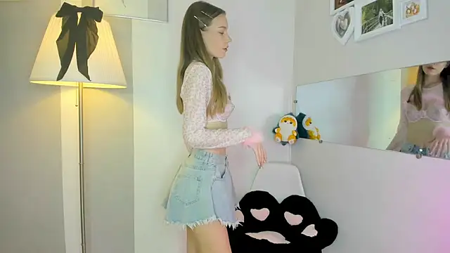 Snapshot of DianaBBurn chatting on 11/08/25, 06:24 DianaBBurn online show from 11/08/25, 06:24