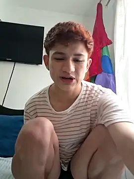 Snapshot of Apolitoo chatting on 10/31/25, 02:07 Apolitoo online show from 10/31/25, 02:07