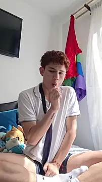 Snapshot of Apolitoo chatting on 11/04/25, 02:16 Apolitoo online show from 11/04/25, 02:16