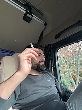 Snapshot of JanSy0 chatting on 10/31/25, 11:44 JanSy0 online show from 10/31/25, 11:44