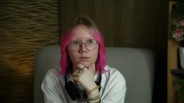 Snapshot of HanVertz chatting on 11/01/25, 09:22 HanVertz online show from 11/01/25, 09:22