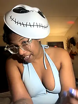 Snapshot of SpoiledLuxuriously chatting on 10/31/25, 09:05 SpoiledLuxuriously online show from 10/31/25, 09:05