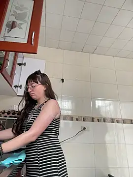 Snapshot of Engel_fiiree chatting on 11/04/25, 01:32 Engel fiiree online show from 11/04/25, 01:32