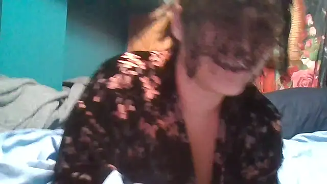 Snapshot of Buttercup2001 chatting on 11/01/25, 03:41 Buttercup2001 online show from 11/01/25, 03:41